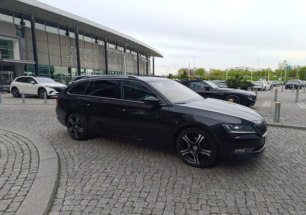 Skoda Superb cena 71900 przebieg: 196739, rok produkcji 2016 z Warszawa małe 781